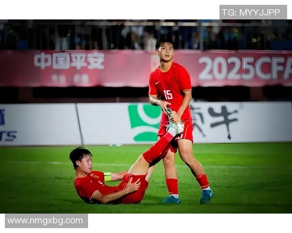 足球中国队对抗强敌展现拼搏精神期待未来辉煌成就